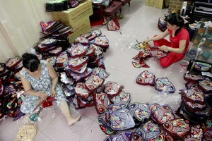 Chùm ảnh: Đìu hiu xóm lồng đèn Sài Gòn 