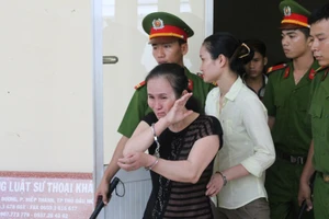 Mẹ trốn nợ, bắt cóc con gái đòi tiền chuộc