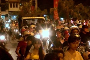 Đường phố lại náo loạn vì 2 hotgirl hẹn đánh nhau do mâu thuẫn trên facebook