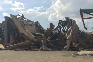 Bình Dương: Công ty gỗ của Malaysia bất ngờ bốc cháy dữ dội