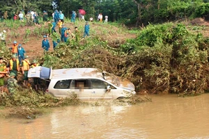 Tài xế lái xe vượt lũ làm 5 người chết được đặc xá