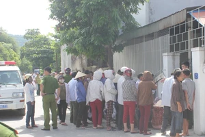 Bàng hoàng người mẹ trẻ treo cổ cùng con thơ chết bất thường