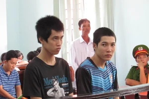 Đến xin giảng hòa bị bạn đâm chết