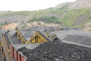 Hai lãnh đạo ngành than bị khởi tố tội lợi dụng chức vụ 