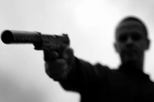 Dùng súng giả để… đòi nợ, đi tù thiệt