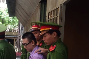 Va quẹt xe, hung hăng đánh cả người bị say rượu