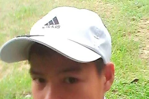 Trao huy hiệu ‘Tuổi trẻ dũng cảm’ cho học sinh lao ra lũ cứu cô giáo