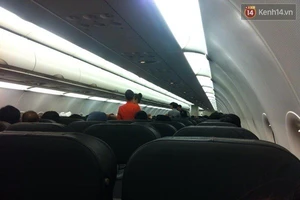 Máy bay từ Tuy Hòa về TP. HCM hạ cánh xuống... Cam Ranh