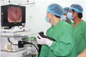 Mổ lấy 15 viên sỏi mật đang nhiễm trùng bằng phương pháp mới ít đau