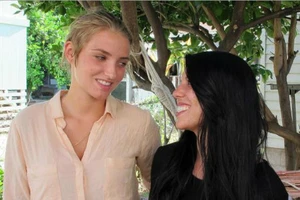 Hai nữ du khách bị bắt bỏ tù vì nụ hôn đồng tính ở Hawaii