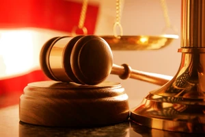 Con có được mang họ mẹ?