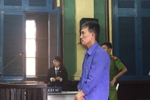 Bảo vệ tòa nhà đâm người trước cổng, lãnh án nặng