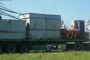 Xe chở khí lạ bị rò rỉ, hàng loạt người nôn ói, ngất xỉu