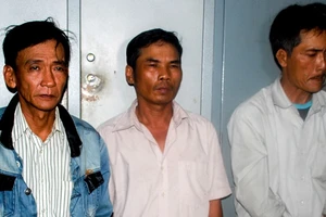 Nhóm cờ bạc bịp tinh vi trên xe khách sa lưới