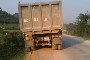 Kiểm tra nguồn gốc diệp thạch sét bán cho nhà máy Vicem Vạn Ninh