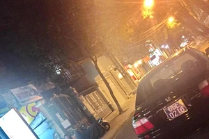 Xe biển xanh bị 'bêu' trên Facebook vì... nằm ở quán nhậu