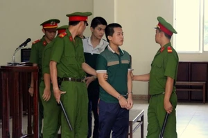 Say rượu, cô bé bị nhóm bạn quen qua Facebook hiếp dâm