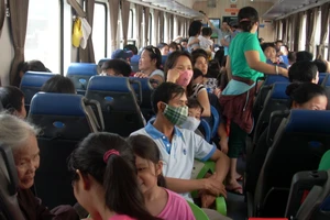 Khách đi tàu ngoại ô Sài Gòn-Dĩ An tăng bất ngờ