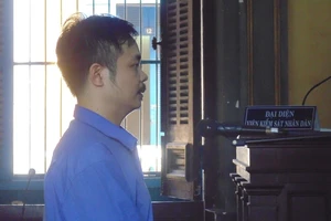 Lừa 'chạy' giấy phép cho đại gia, ‘ẵm’ 29 tỉ đồng