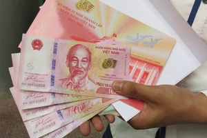 TP.HCM: Tăng số lượng tiền lưu niệm bán ra trong ngày