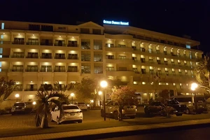 Sẽ phá bỏ khách sạn do tỉ phú Mỹ Larry Hillblom xây dựng