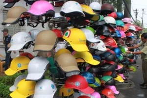Người bán mũ bảo hiểm giả phải chịu trách nhiệm trước pháp luật