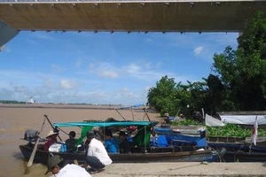 Nam thanh niên nhảy cầu Cần Thơ tự vẫn