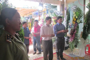 Tiễn đưa cán bộ QLTT bị nhóm buôn lậu đánh chết