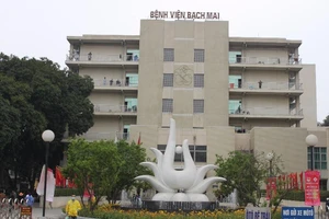 BV Bạch Mai đóng cửa bãi giữ xe để sửa chữa