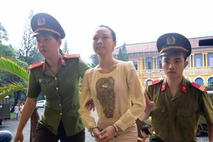 Đang xét xử vụ hoa hậu Phương Nga lừa 17 tỉ đồng