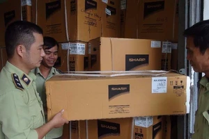 Tạm giữ ô tô chở cáp quang trái phép với số lượng lớn 