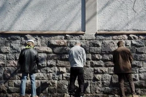 Tè bậy ngoài đường bị phạt đến 3 triệu đồng