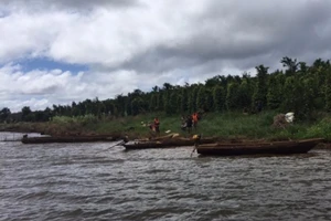 Tìm thấy 2 thi thể vụ lật thuyền cả nhà bị mất tích