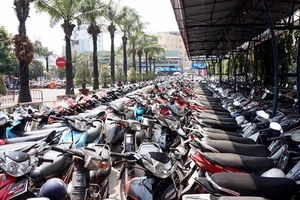 Mới: Mức giá trông giữ ô tô, xe máy năm 2017 ở TP.HCM