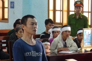 Đi tập bơi bị điện giật, 2 người tử vong