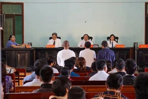 Luật sư đề nghị VKS giám sát cách hỏi của chủ toạ