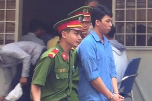 Giả cảnh sát hình sự bắt người, lục soát... như thiệt