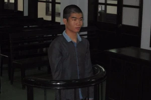 Cắn tay công an phường, xiên đứt tai công an xã