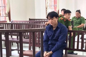 Trời tối, lại đang say nên không biết đang truy sát ai