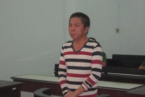 Đi tù vì trộm đồ của du khách tắm biển