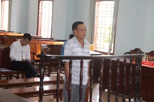 Đòi nợ giùm rồi chiếm luôn gần 1 tỉ đồng