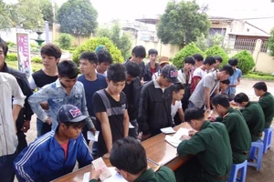 2 thanh niên bị truy tố vì trốn khám nghĩa vụ quân sự