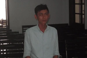 Giận mất khôn, nam kỹ sư đập ly bia vào mặt đồng nghiệp