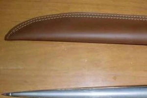 Leo rào vào đâm chết tình địch đang ngủ cùng bạn gái