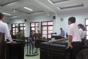 Hung hãn đập phá quán vì gọi mua thuốc không ai trả lời