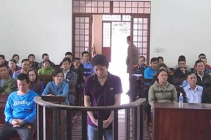 Giả công an ép nữ sinh vào nghĩa trang xâm hại