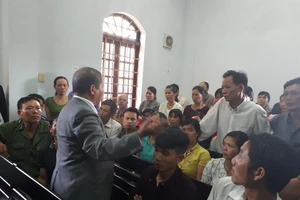 Náo loạn tại phiên tòa xử vụ nổ súng ở Đắk Nông