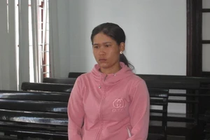 Được tại ngoại nuôi con nhỏ, đẻ liên tục để né đi tù