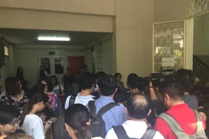 Tạm đình chỉ vụ Vinasun kiện Grab