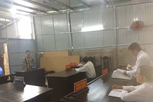 Vừa nghe điện thoại vừa điều khiển xe gây tai nạn nghiêm trọng